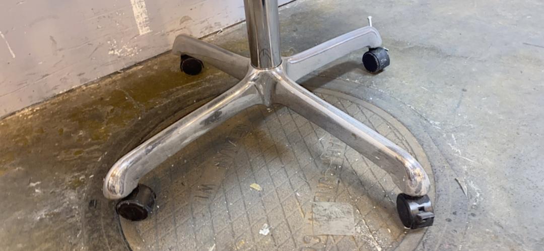 Circular Table W/ Wheels 36" Diameter x 28" High(S6LLST6022)