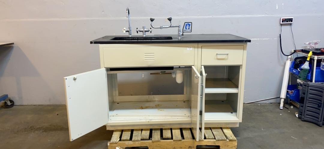 58x30x36" Jamestown Lab Casework W/ Sink(S6LLST6608)