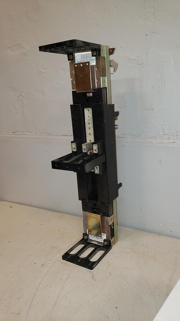 GE Spectra Series Circut Breaker Module Cradle AMC6FJ(S6LLST8647)