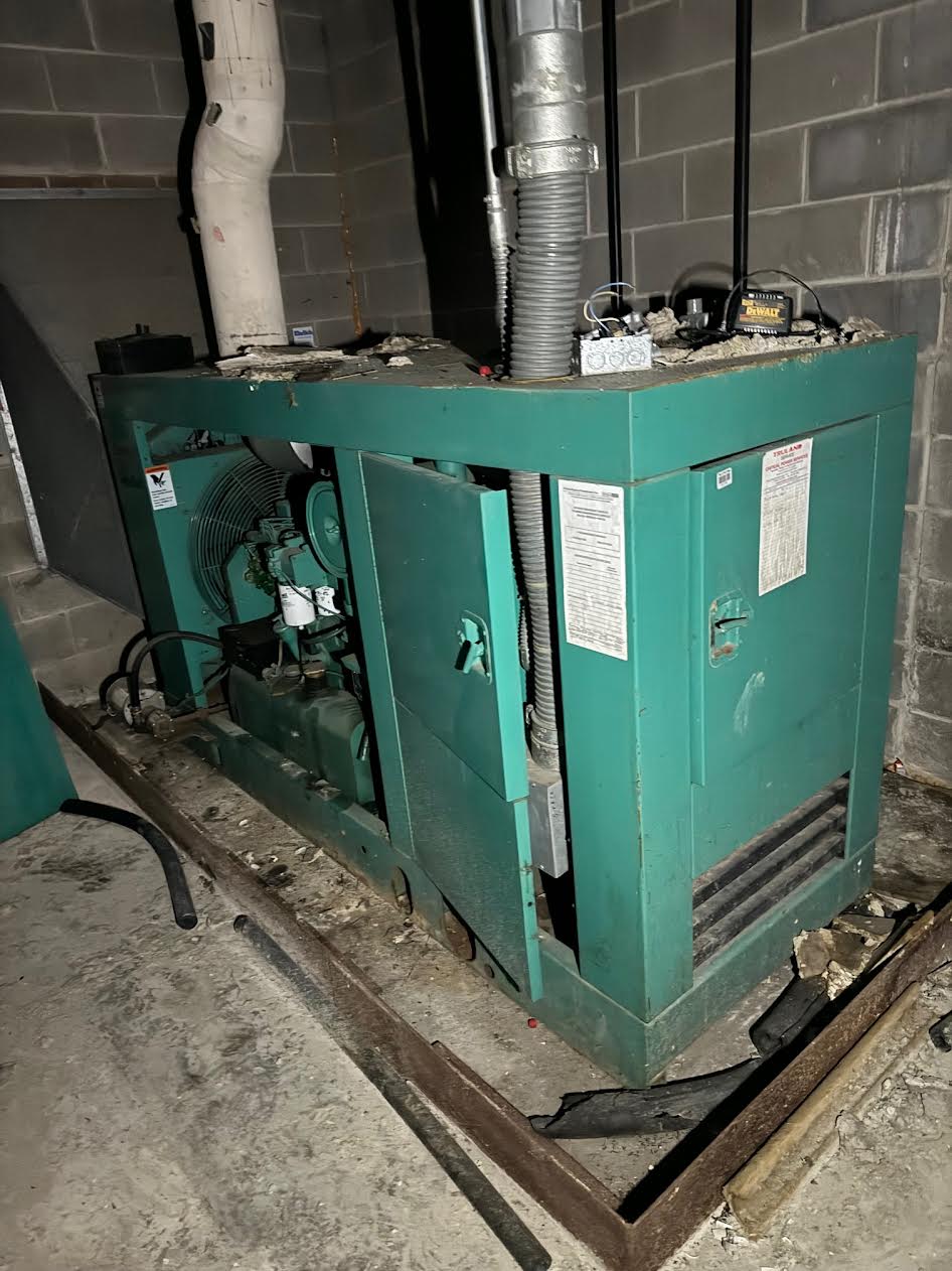 100KW Cummins 6BT 5.9 Onan 100DGDBL Diesel Generator Multi Phase 1467hrs LOAD TESTED