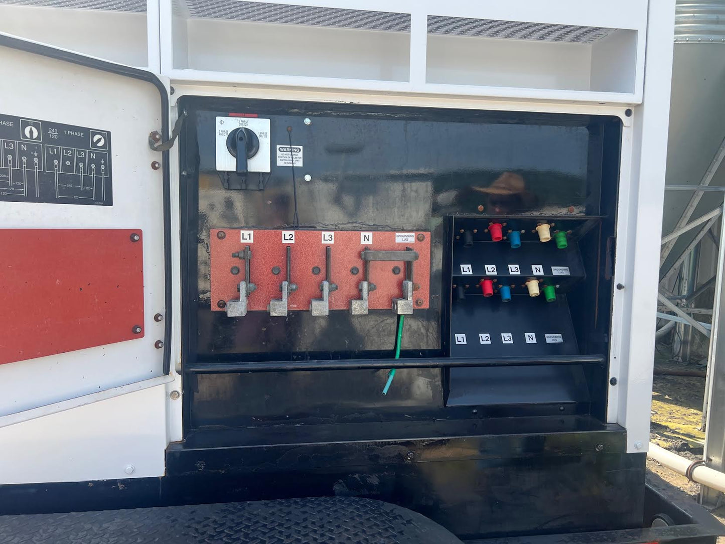 200KW Cummins C200D6R Mobile Diesel Generator 1ph/3ph 5533hours