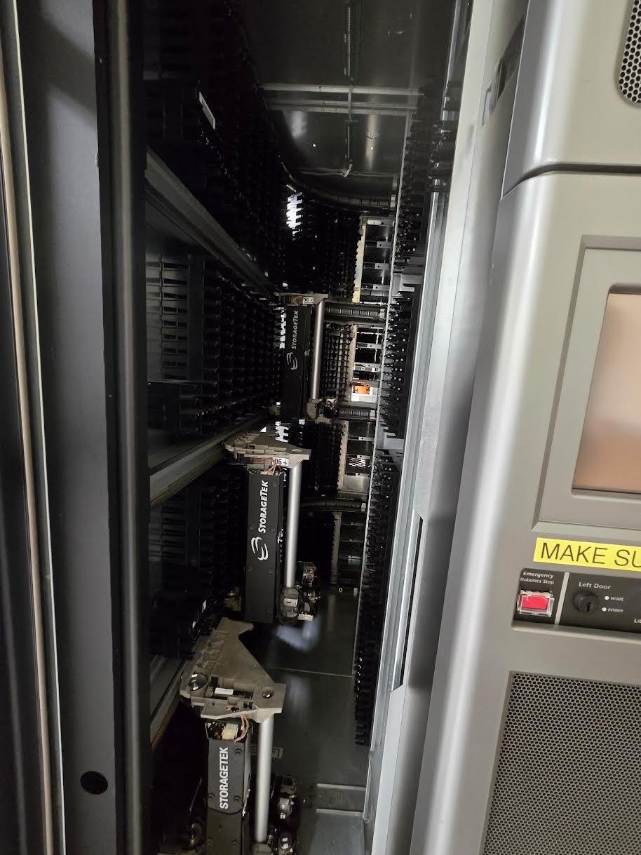 Oracle StorageTek SL8500 Enterprise Modular Tape Library System Robot Center