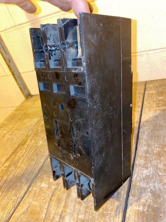 GE 200A TFJ224200 3 Pole Circuit Breaker(S6LLST1440)