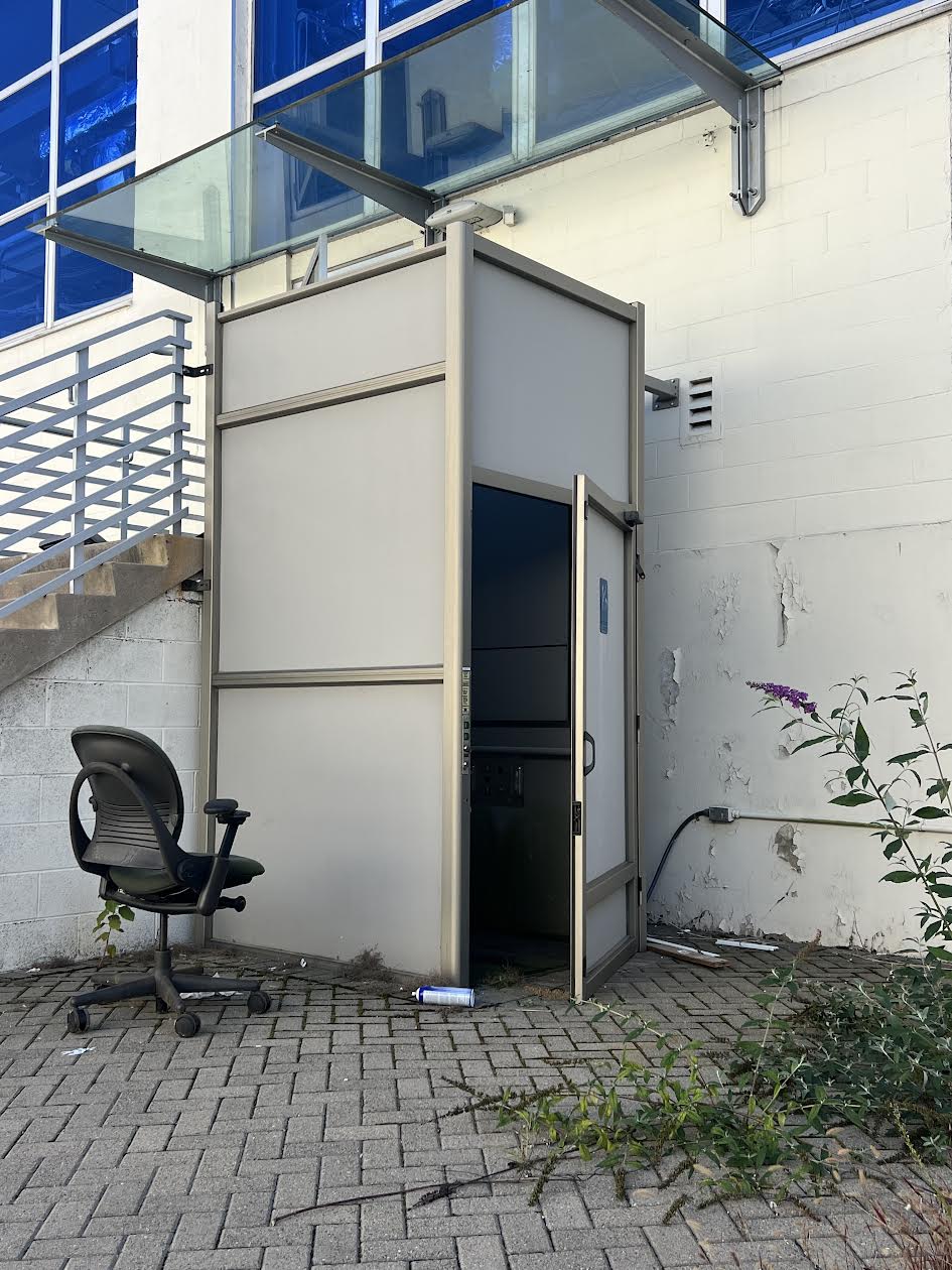 Commercial Elevator Wheelchair Elevator AS-IS Untested