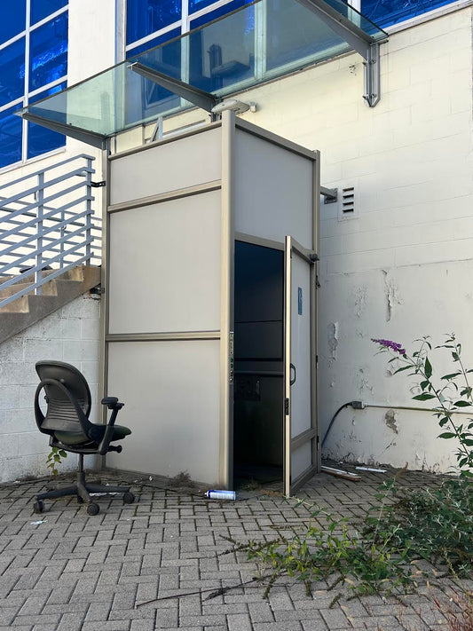 Commercial Elevator Wheelchair Elevator AS-IS Untested