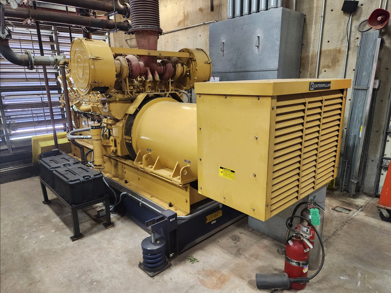1MW 1100KW 1.1MW Caterpillar CAT Diesel 3512 STD Generator & Engine 480v 24Z