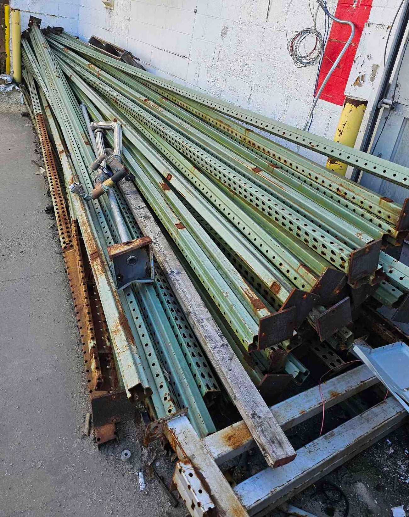 20'x3"x2" Pallet Racking Upright Poles(111126).