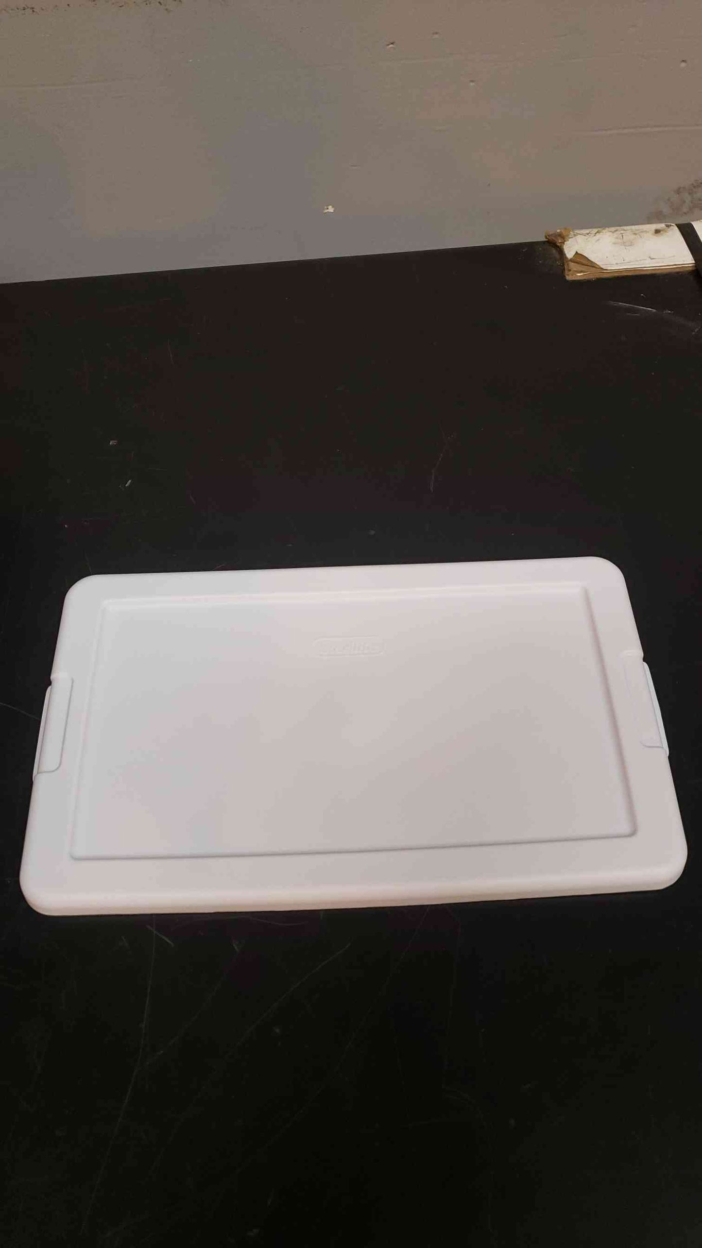 Lot of 40 Sterlite Small Plastic Bin Lids (SKU: 4406AA)(4406AA)