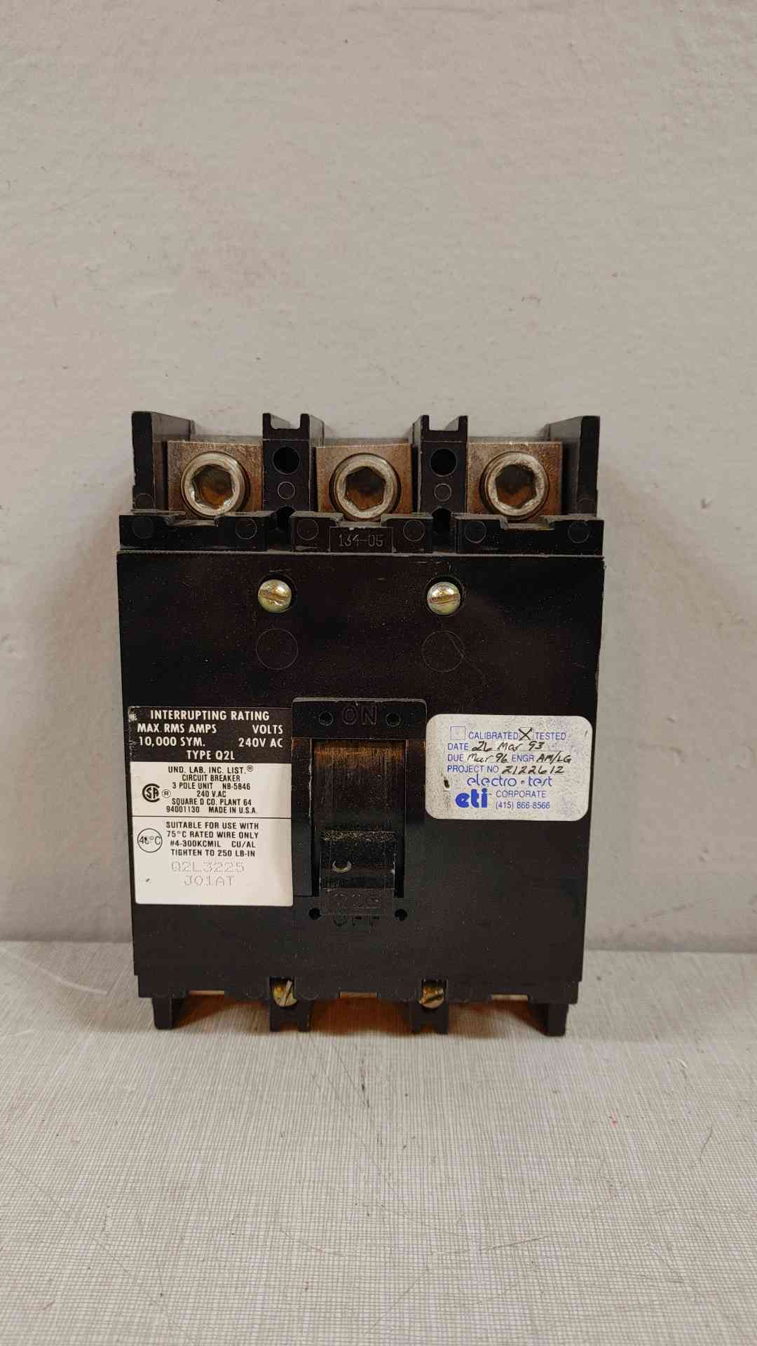 Lot of 60 Square D 225A 3 Pole Circuit Breaker 240VAC Q2L3225(104625)