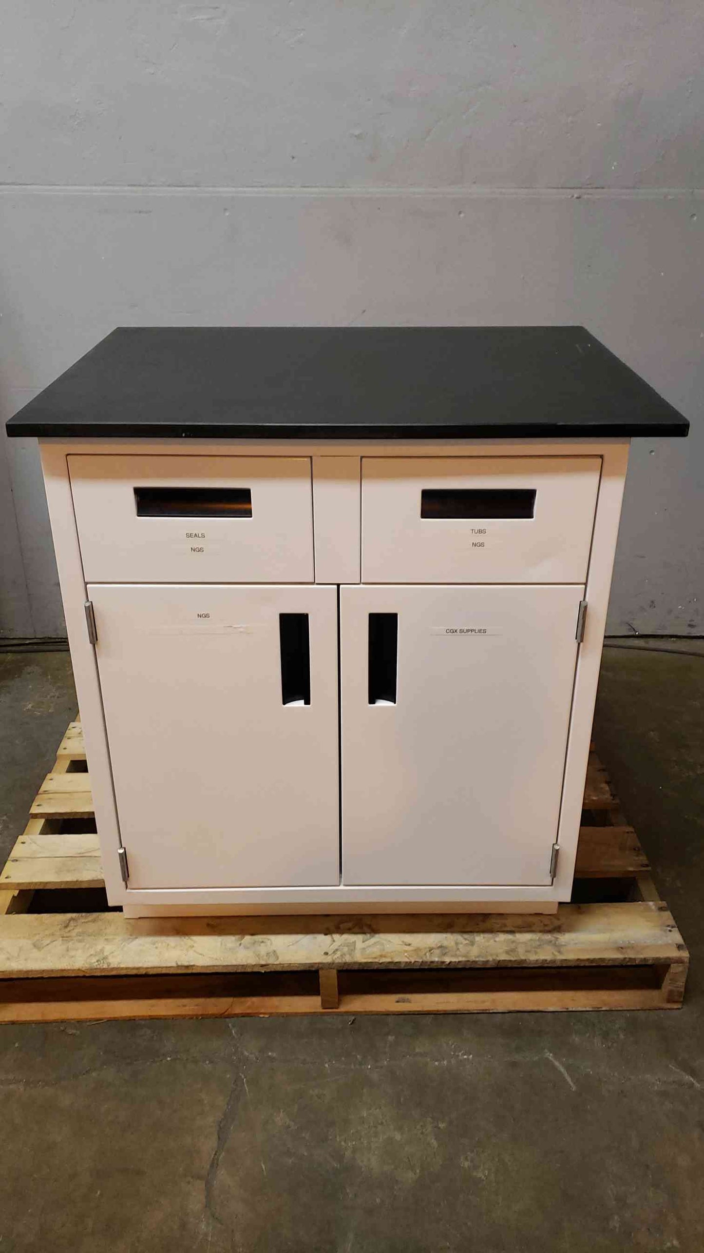 Recessed 30" Mixed Casework W/ Countertop(105062)