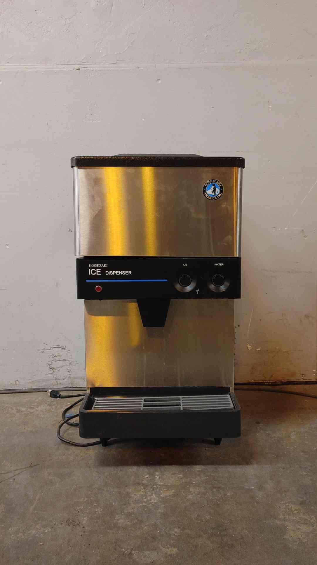 Hoshizaki Ice Maker 115-120V 8.5A DCM-270BAH Dispenser Nugget Style