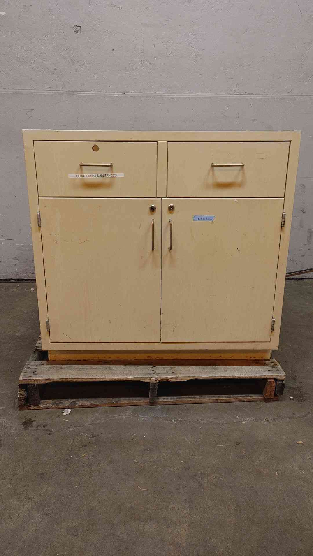 Jamestown 3' Mixed Casework W/ Lock (SKU : 106814)