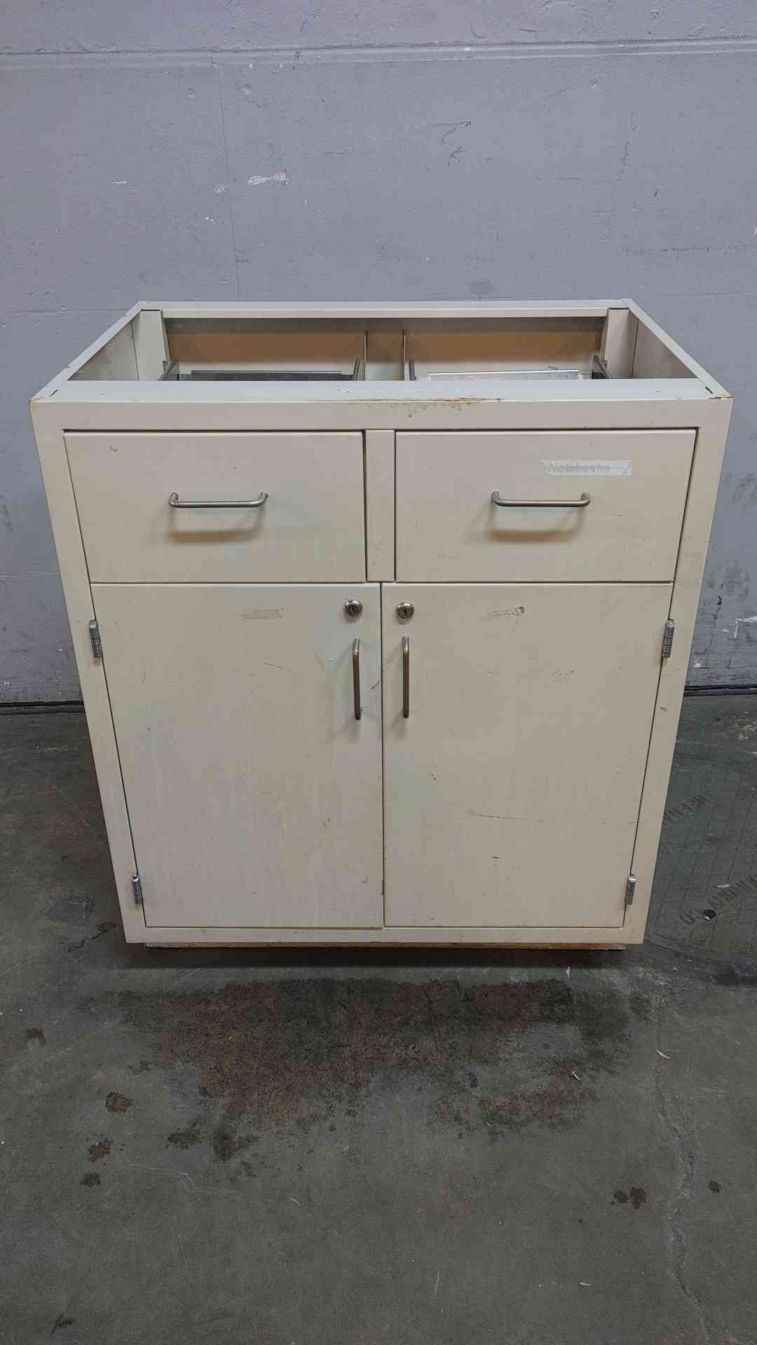 Jamestown 30" Mixed Casework W/ Lock (SKU: 106815)