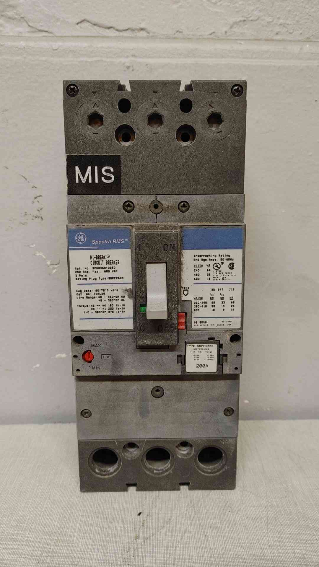General Electric Spectra RMS 200A 3 Pole Circuit Breaker 600VAC SRPF250A