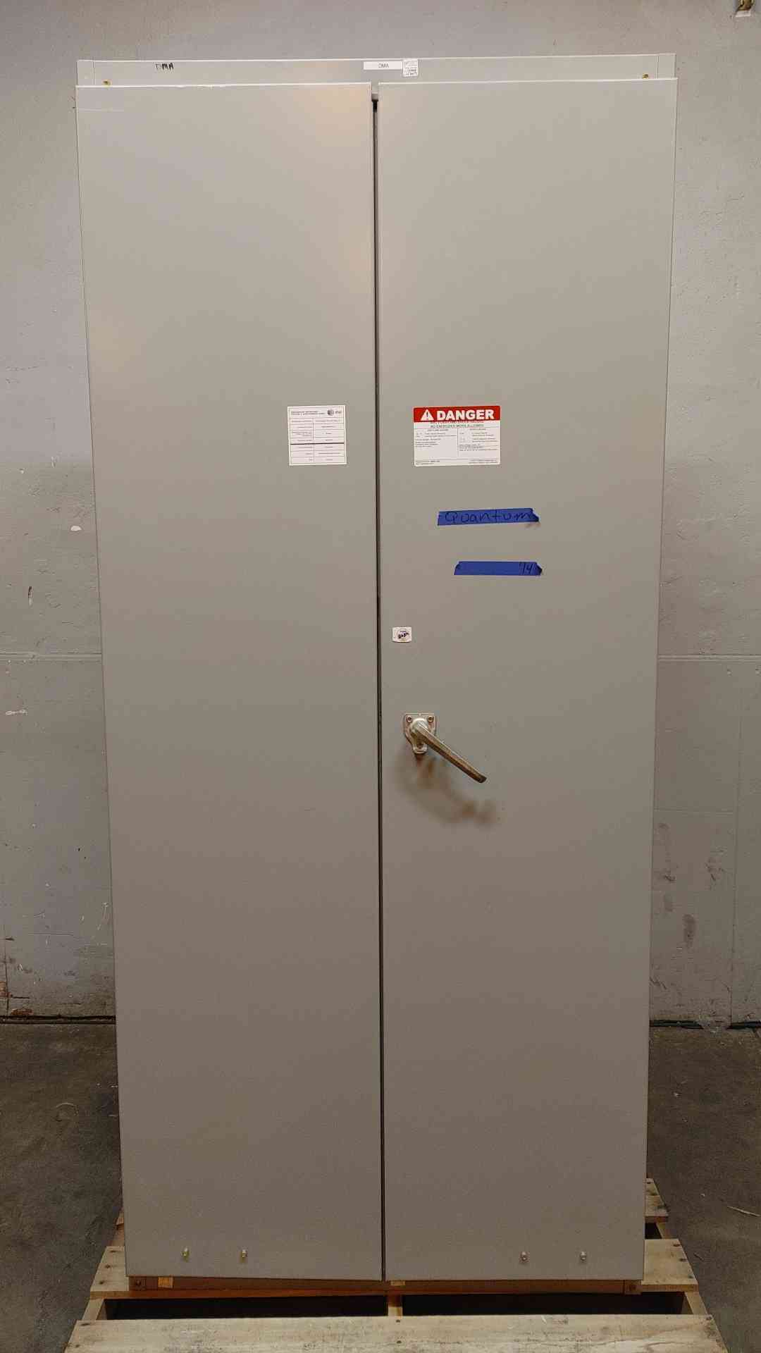 GE Spectra Series 2000A 3PH 480V 3W Breaker Panelboard 9 Breaker + Main + Surge