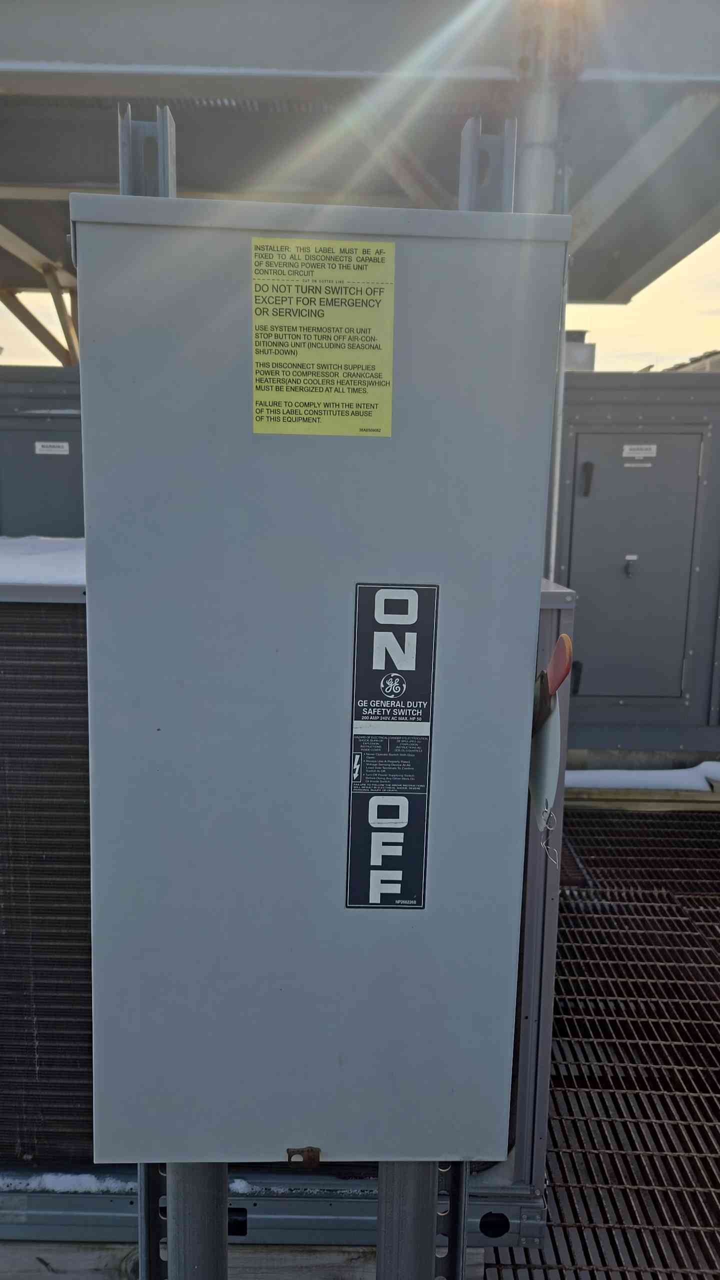 200 A GE General Duty Safety Switch