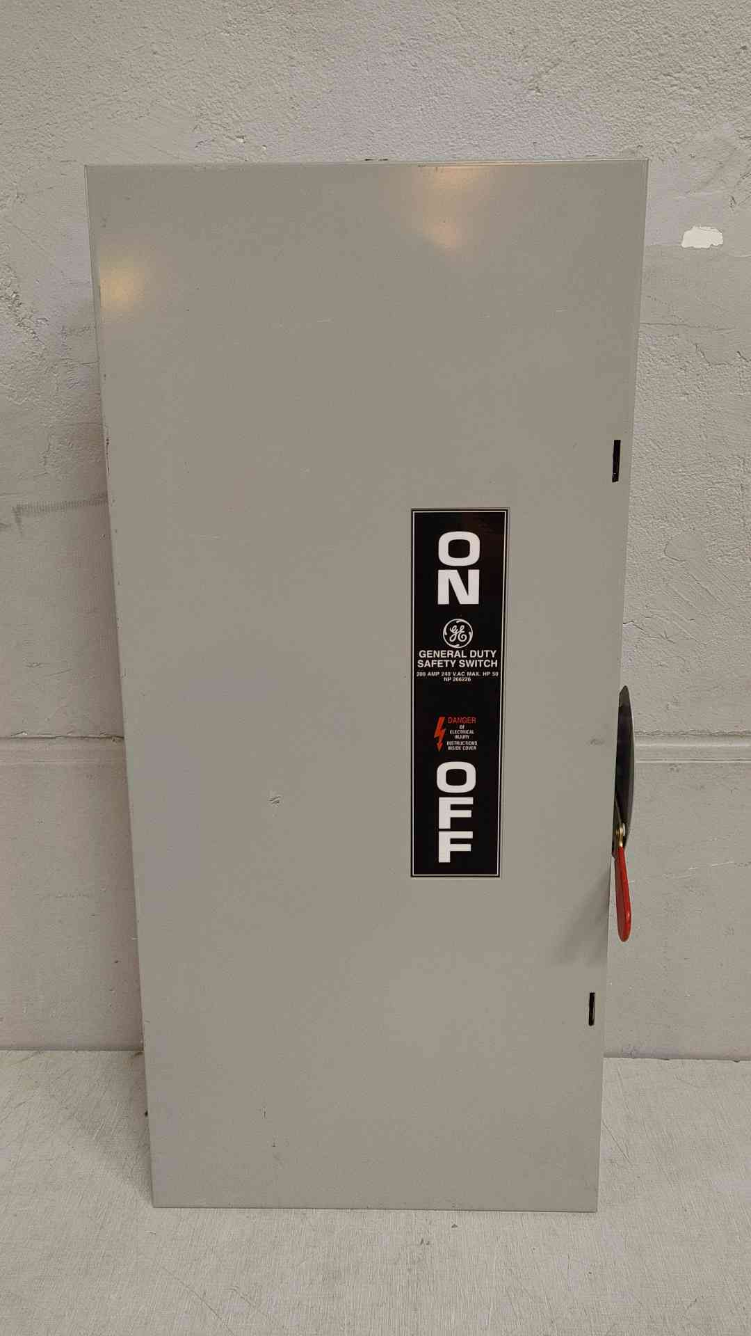 General Electric General Duty Safety Switch 200A 240VAC 3PH TG4324