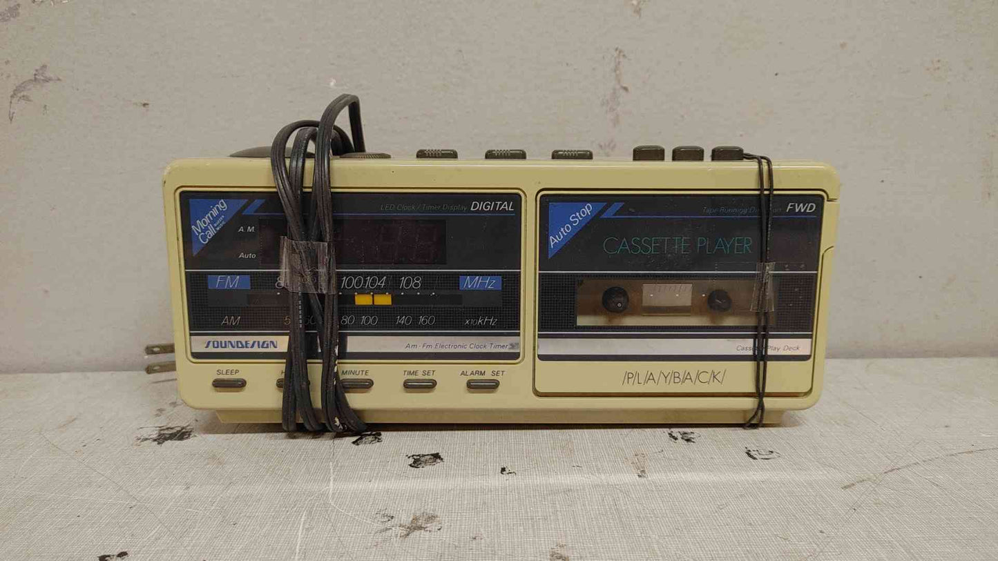 Soundesign AM/FM Electronic Clock Radio Cassette Player 3826SGY (108046)