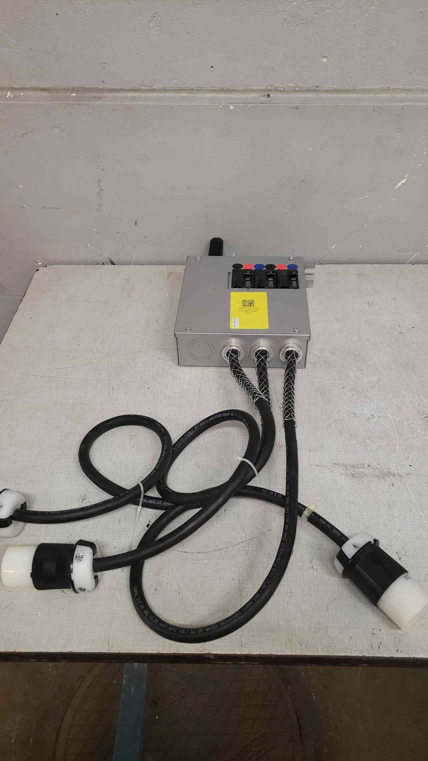 *Pickup Only* StarLine 30V 208Y/120 Busway Tap Box CBMDC225GE28-3'-(3)L630C-4 (SKU: 108164)