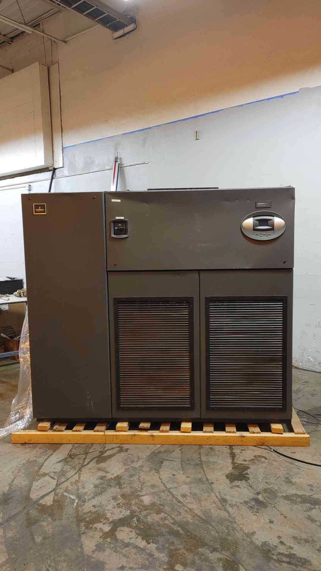 10 Ton Liebert Vertiv CRAC Glycooled 460V 3PH VS035W SA0EI811A (108319)