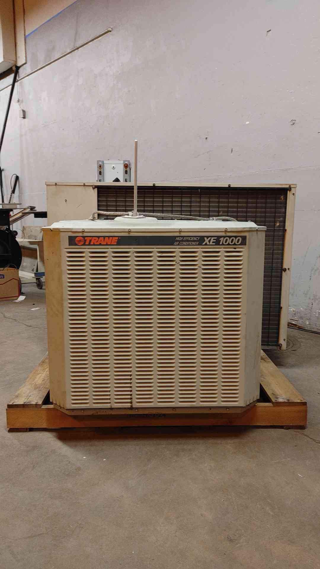 Trane XE1100 Outdoor High-Efficiency AC 208/230V 1PH TTR048D100A2