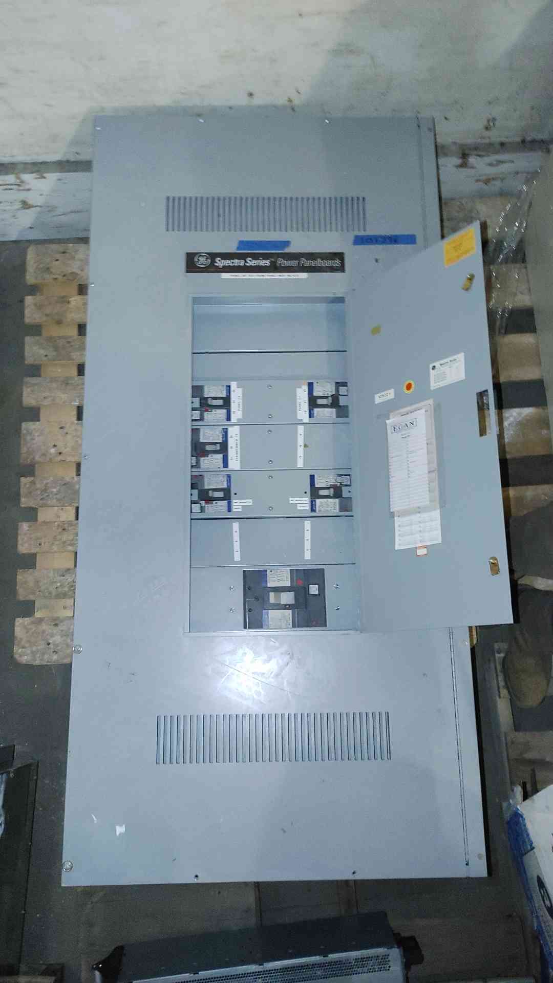 400A GE Spectra Series Panelboard /480V, 277V 3Ph 5 Breaker & Main (SKU:101396)(101396)