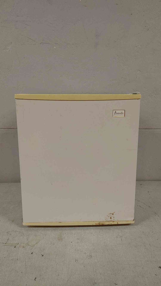 *Pickup ONLY* Avanti Refrigerator 115VAC SHP1700W Undercounter (108721)