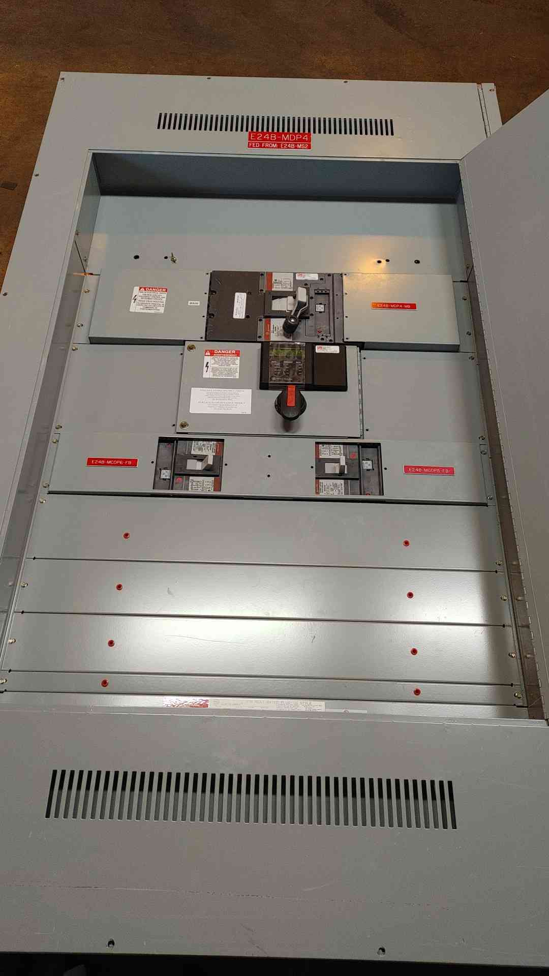 GE Spectra Series 800 Amp 480V 3 Ph 1 Main, Meter, & 2 Breaker Distribution (108937)