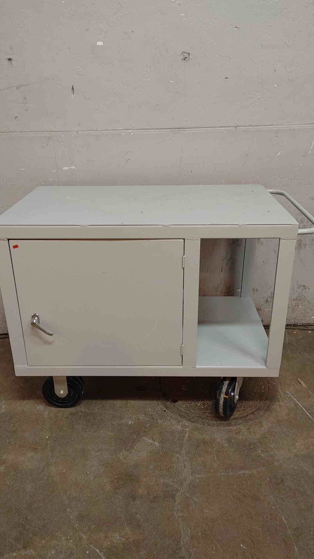 Mobile Cart Metal 2 Doors & Shelf Crash Cart (109176)