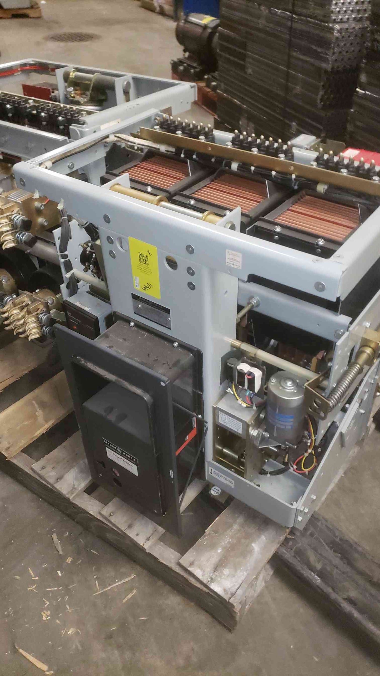 GE 3200A 635V Max Low Voltage Power Circuit Breaker AKR-8D-75-1 (SKU: 109431)