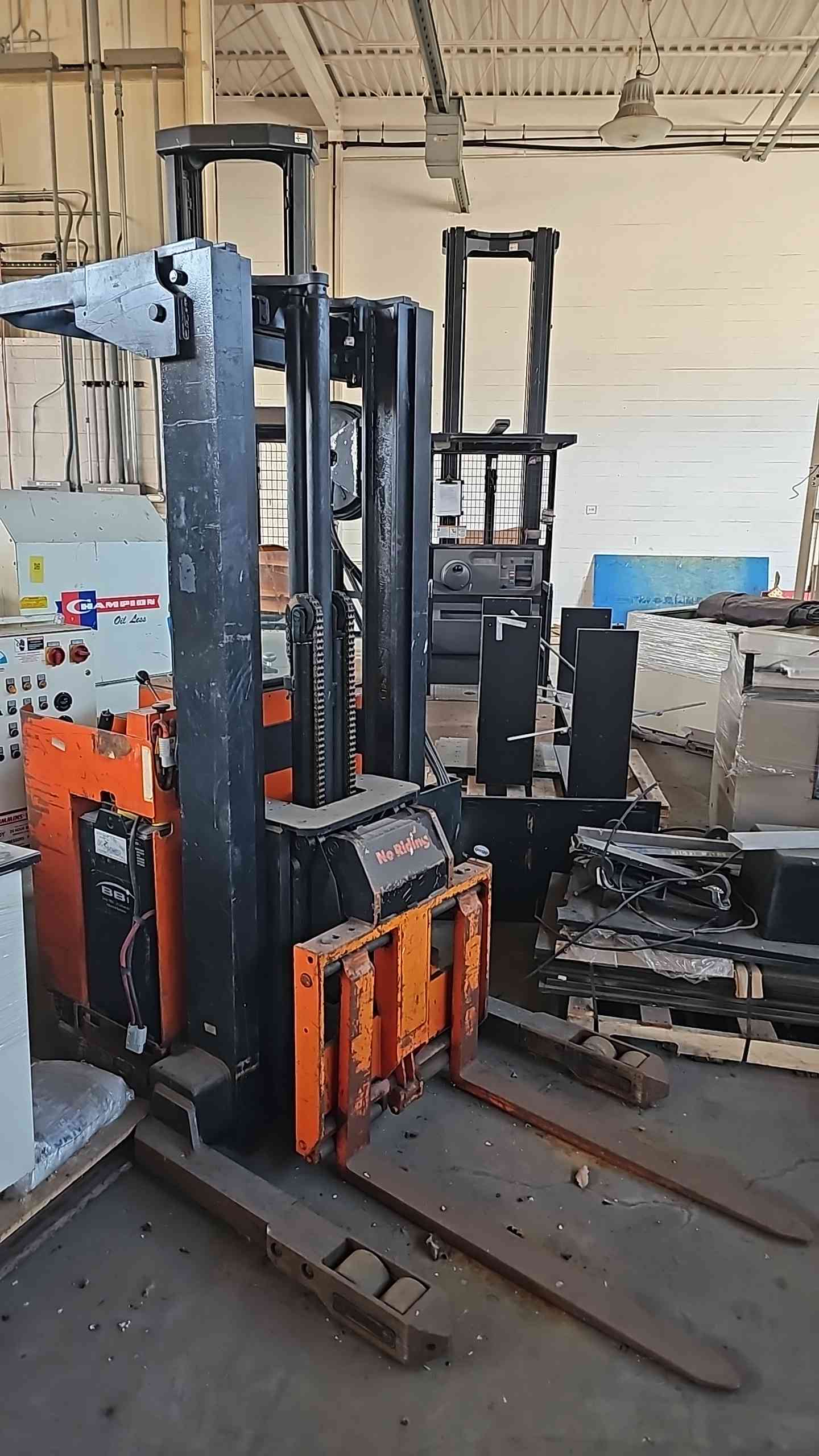 AS-Is Raymond 20R30TT Reach Forklift 3000 lb Cap Not Running Needs Battery (110875).