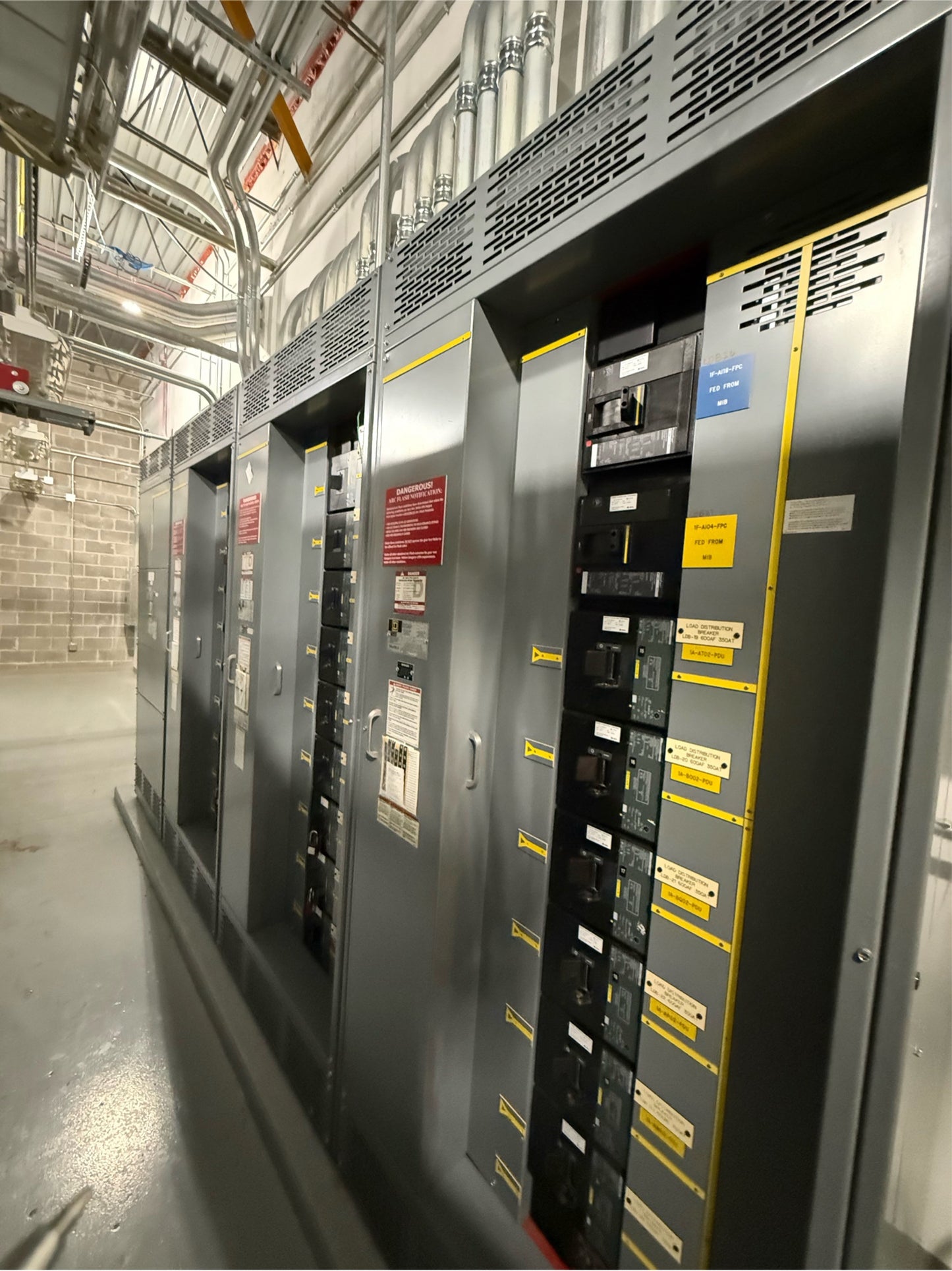 3000A Square D QED 4 Section Switchgear Lineup 480V 27 Breakers