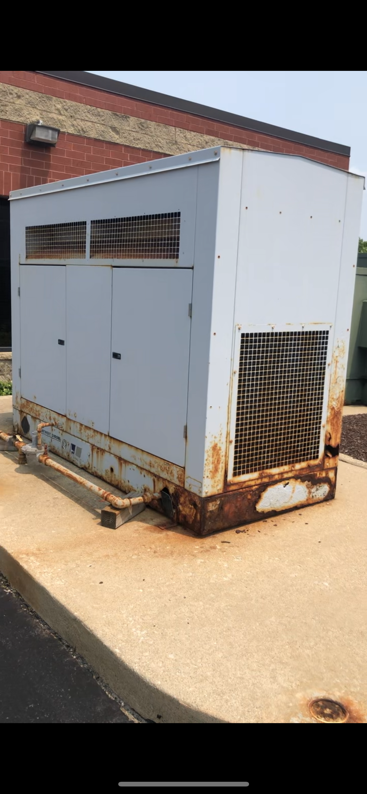 100KW Detroit Spectrum 100GSG 3PH GM 8.1L LP Nat Gas 469.4 HRS. (SKU: 109615)