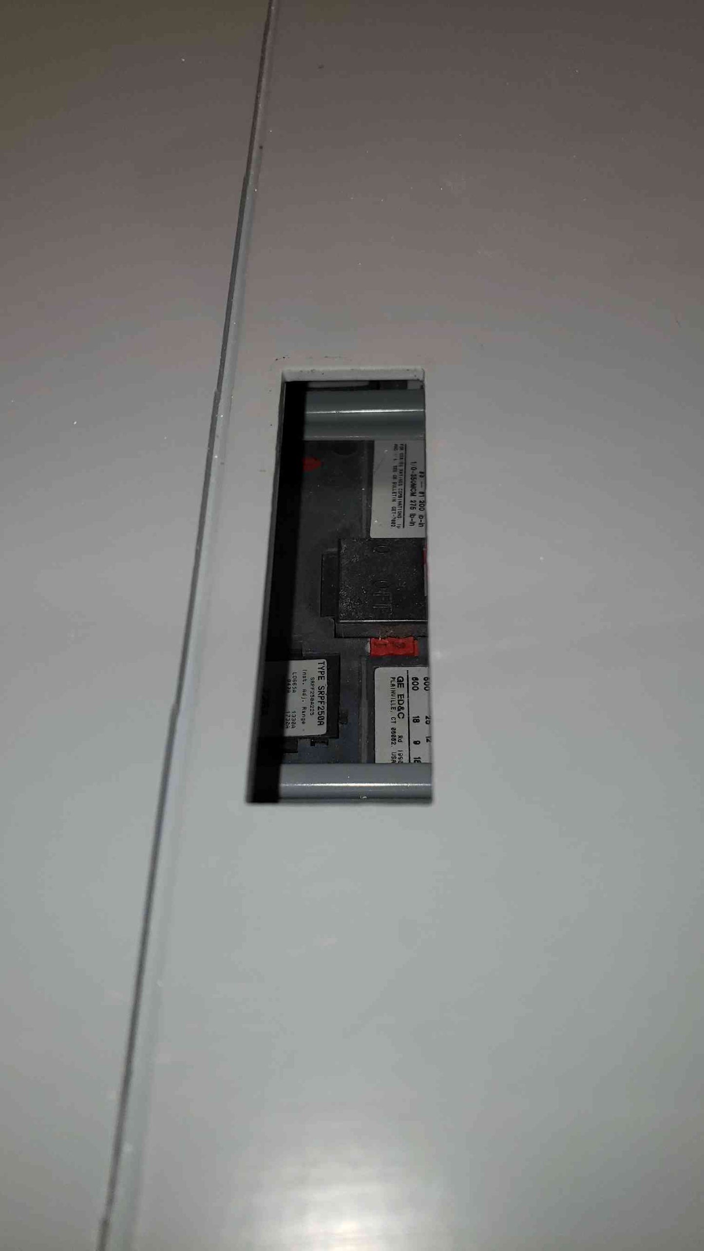 400A GE Spectra Series Panelboard /480V, 277V 3Ph 5 Breaker & Main (SKU:101396)(101396)