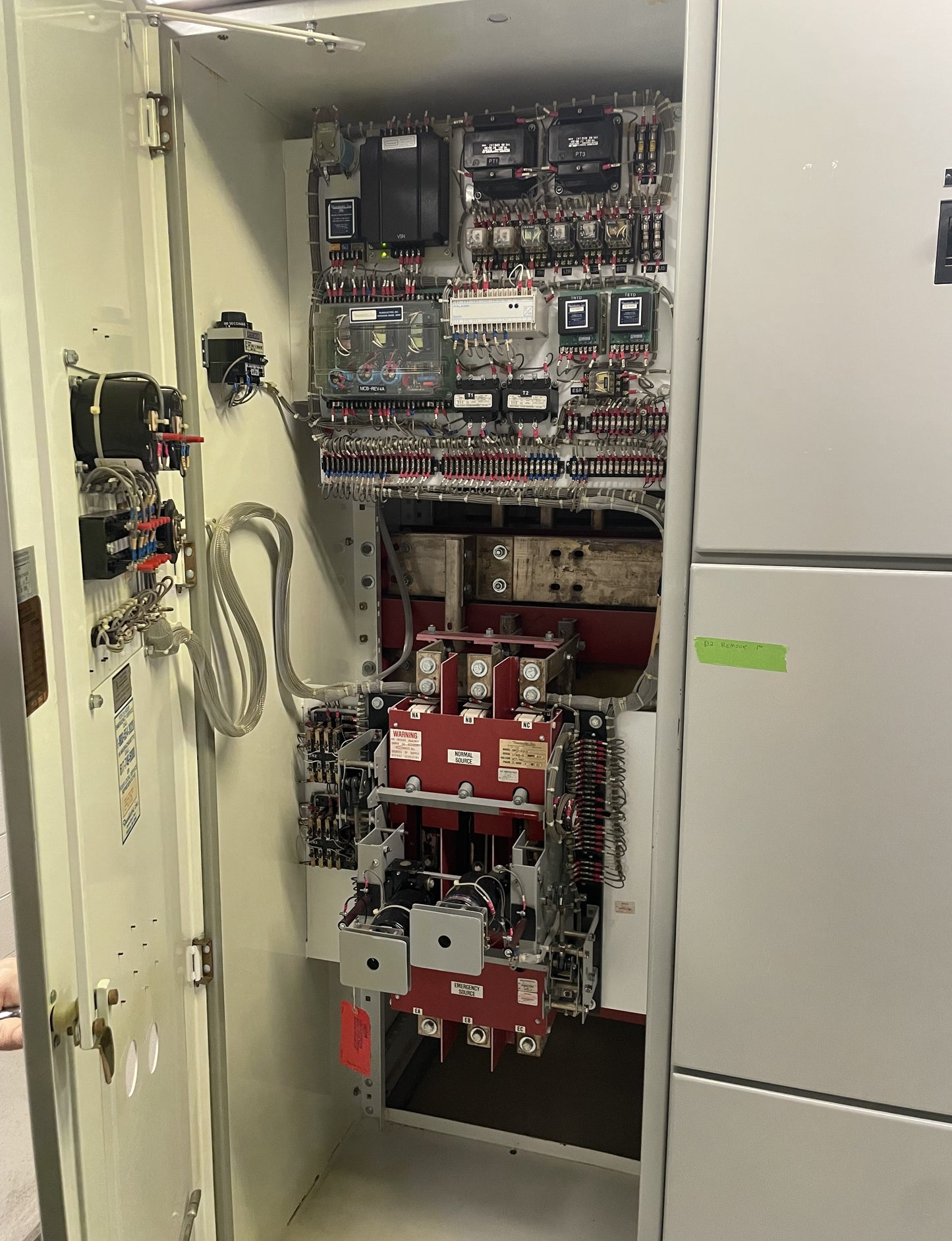 3000A 480V Square D Masterpact Switchgear 8 Section 7 Breaker with Bypass Transfer