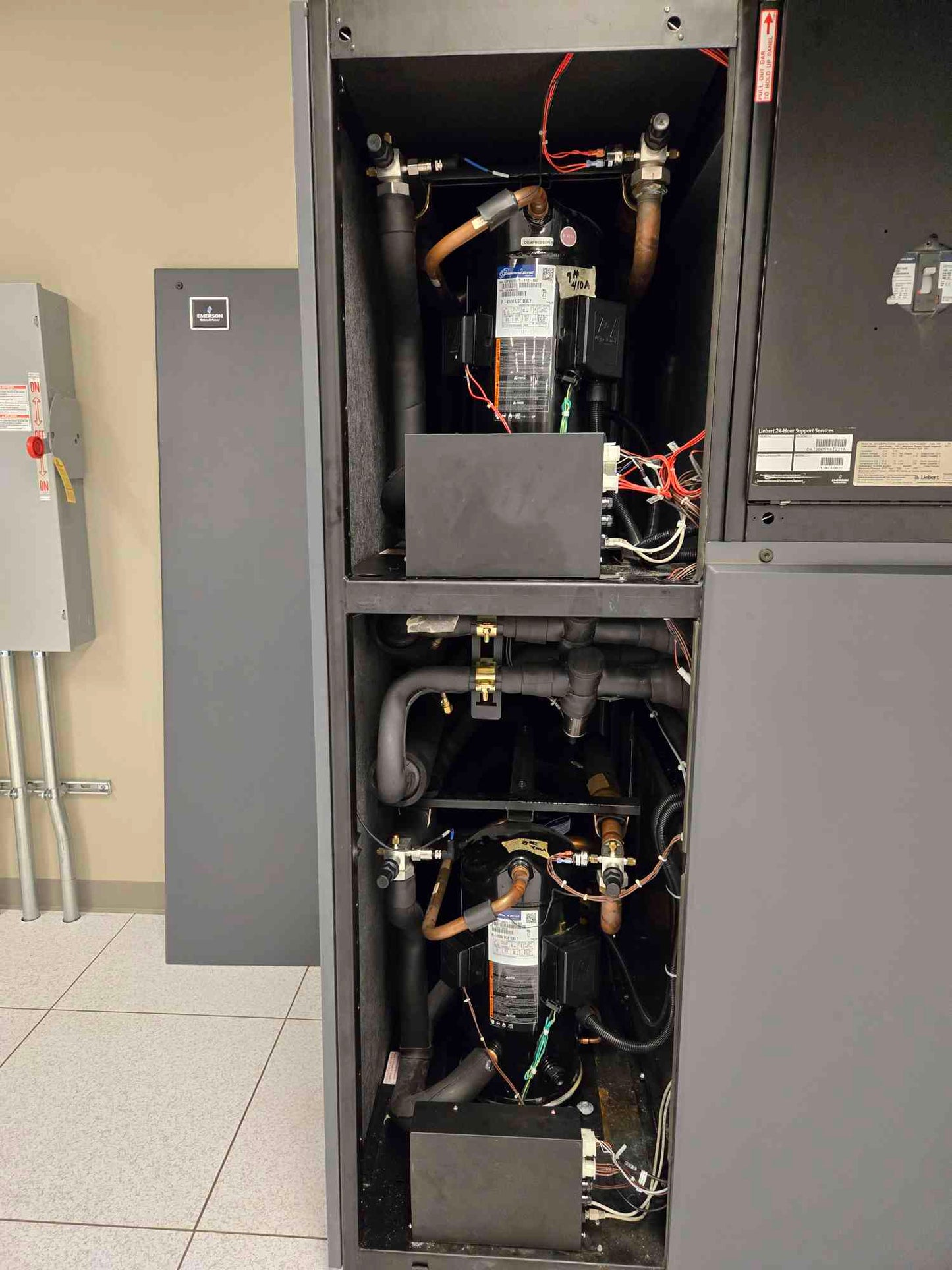 Vertiv DSE DA150D 30 Ton Air Cooled CRAC Downflow 460V 3Ph '13 w/ Condenser