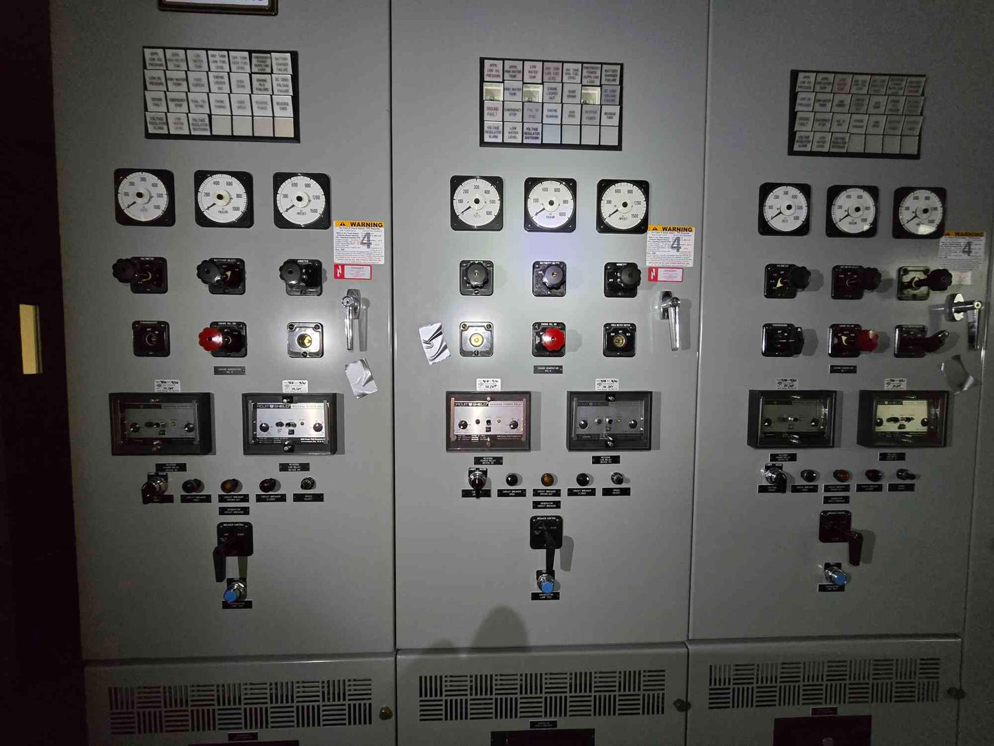 4000A Russelectric 8 Section Paralleling Switchgear 277/480V