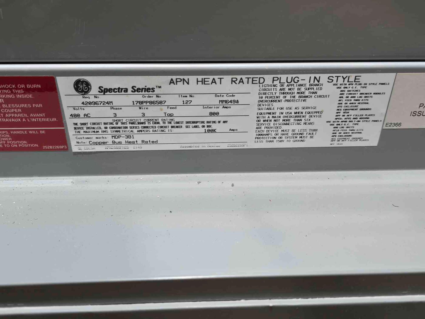 GE Spectra Series 800A Panelboard 480V w/ Main 5 Dist Breakers & Meter - Cell 3