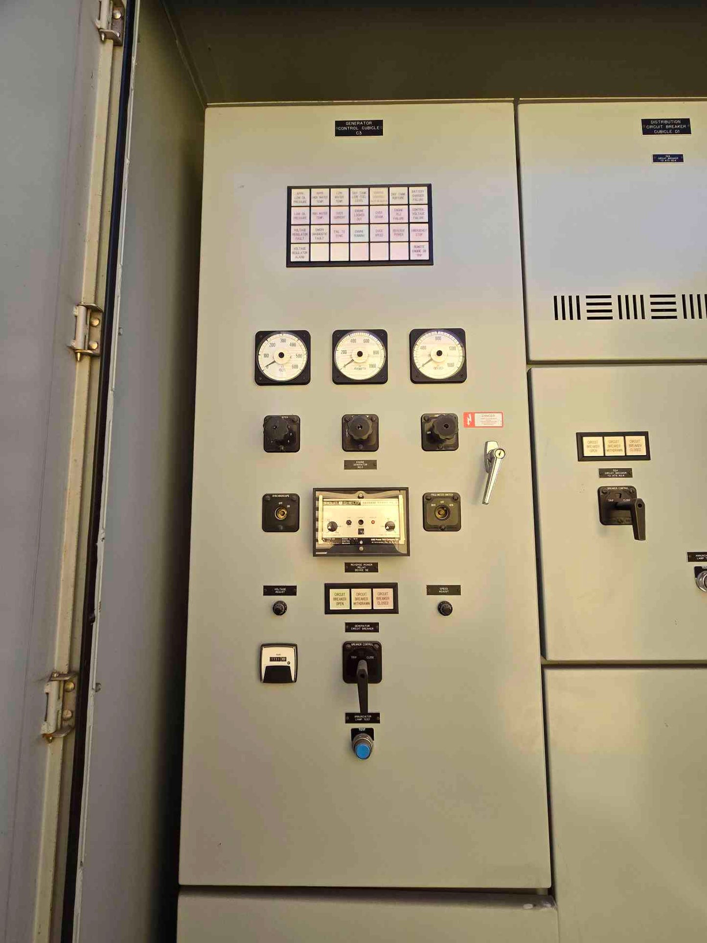 4000A Russelectric Paralleling Gear 277/480 3 Ph 3 Section Switchgear