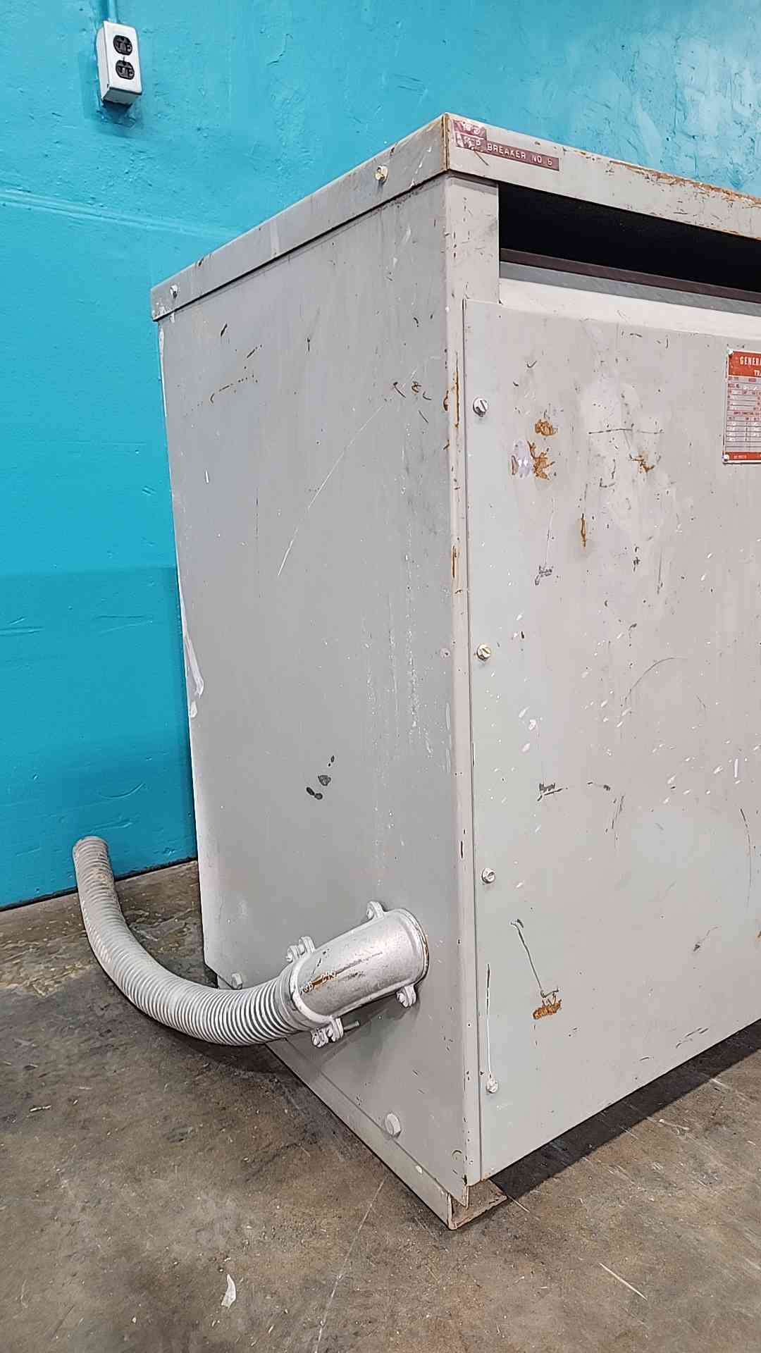 GE 112.5 KVA Dry Type Transformer 480V to 208Y/120V 3 Phase 9T23Y3875 Indoor