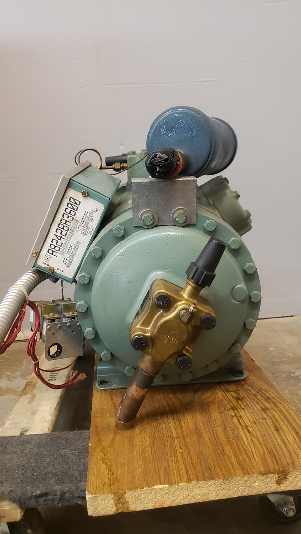 Carlyle 15 Ton Compressor 06DA8242BA3600 400/460V(S6LLST5447)