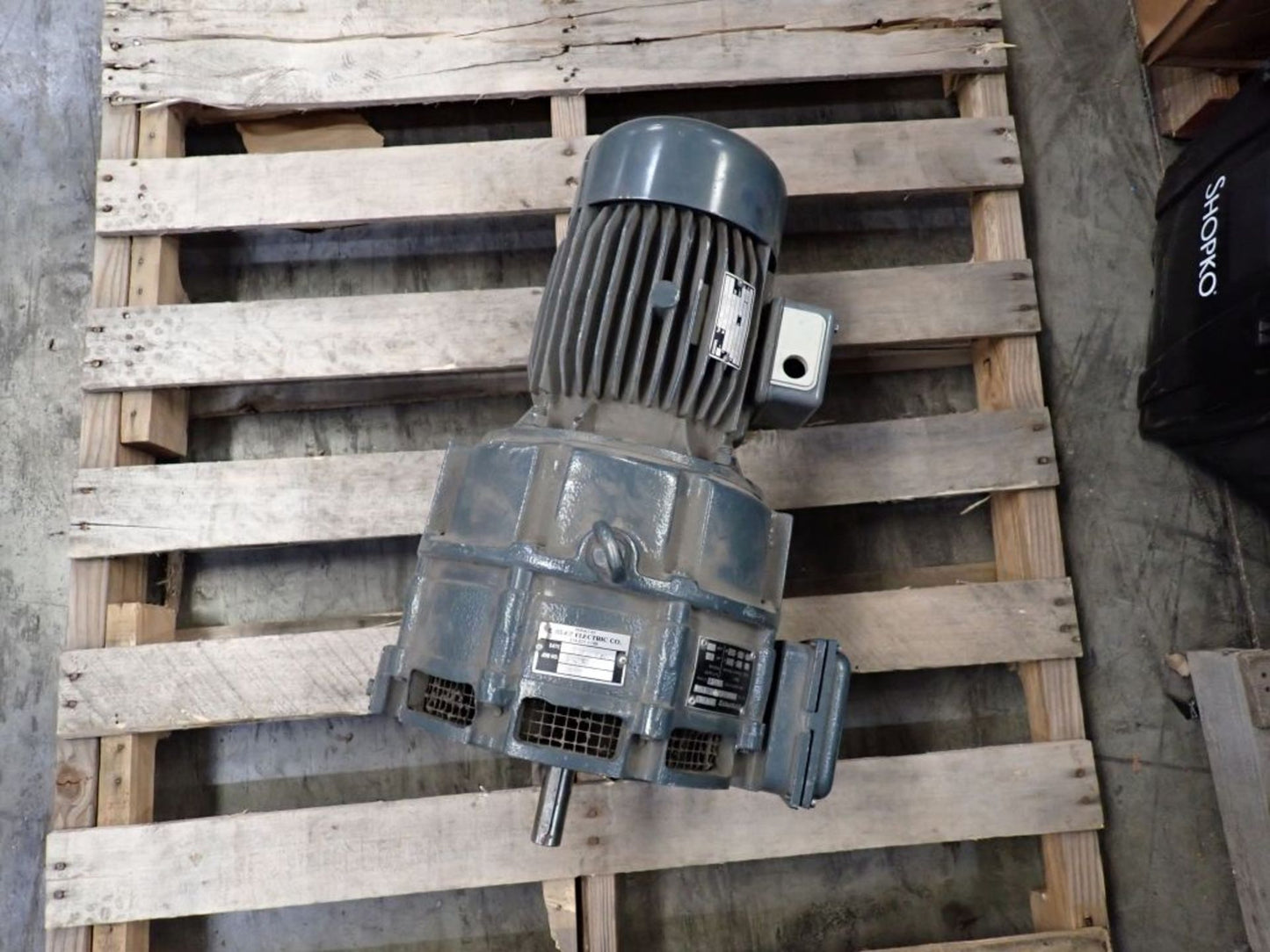 Stromag Motor w/ Gear box 100L 28-RFA4C 1710 RPM 380V 8.2A