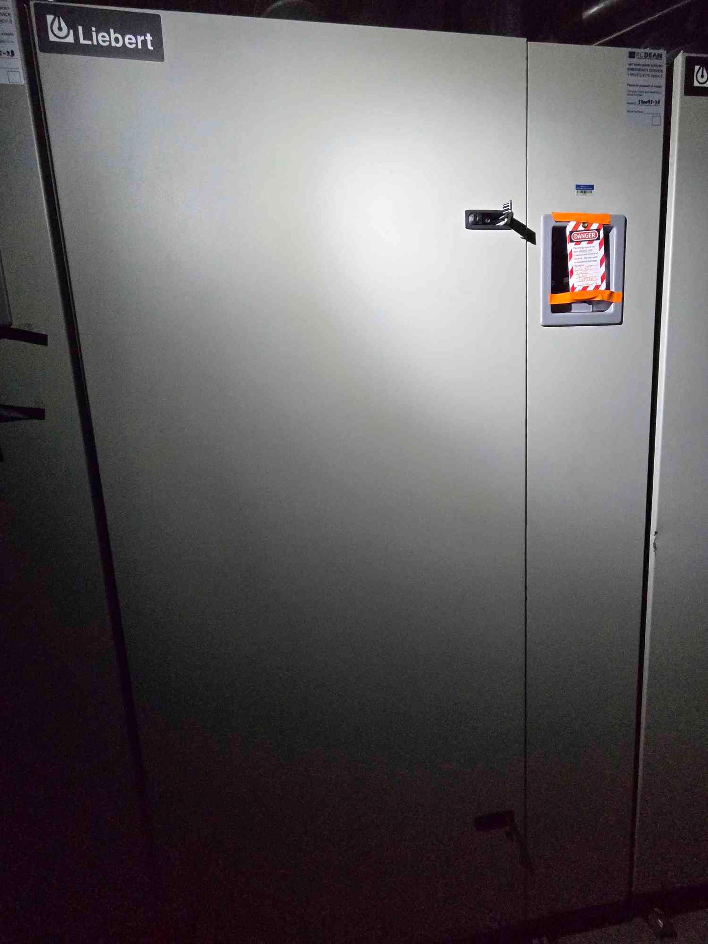 Liebert 400A UPS 600 Series Battery Cabinet No Batteries 395A DC Max 480 Volt