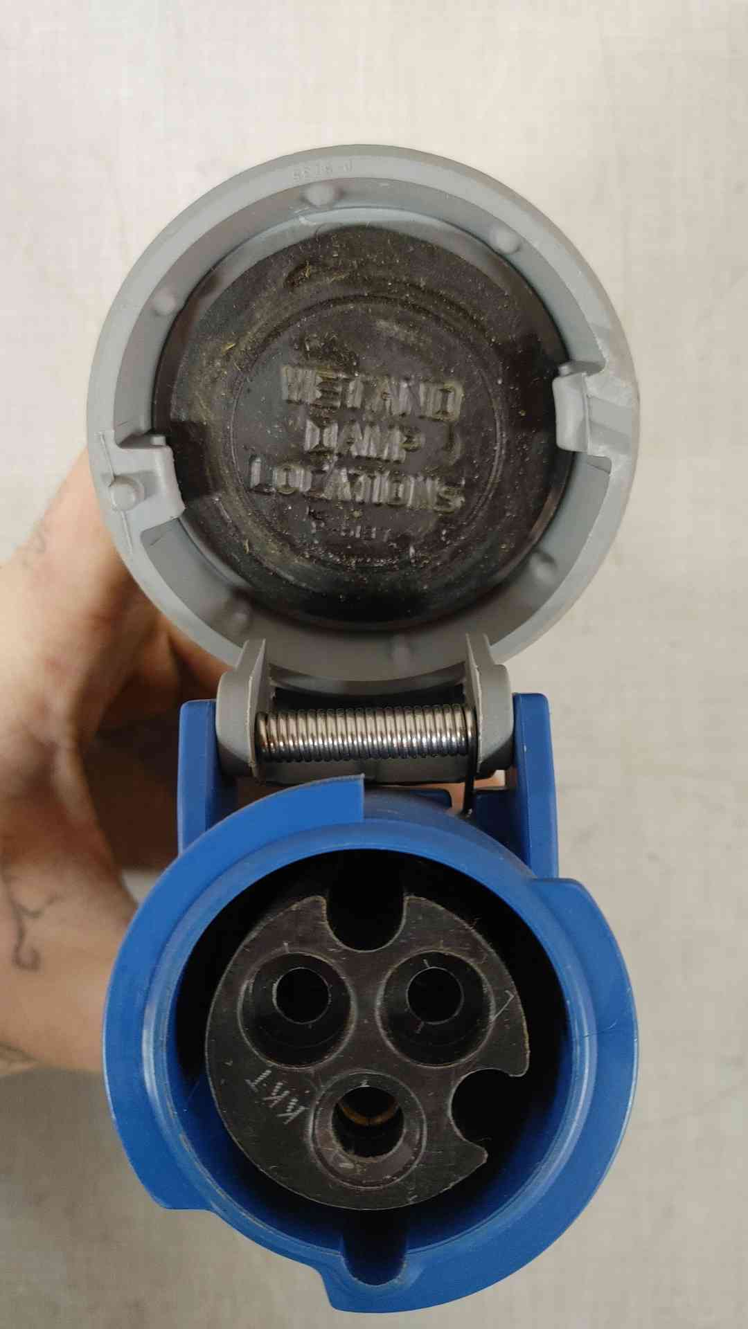 *Pickup Only* Hubbell Plug Receptacle 20A 250VAC 320C6W(104702)