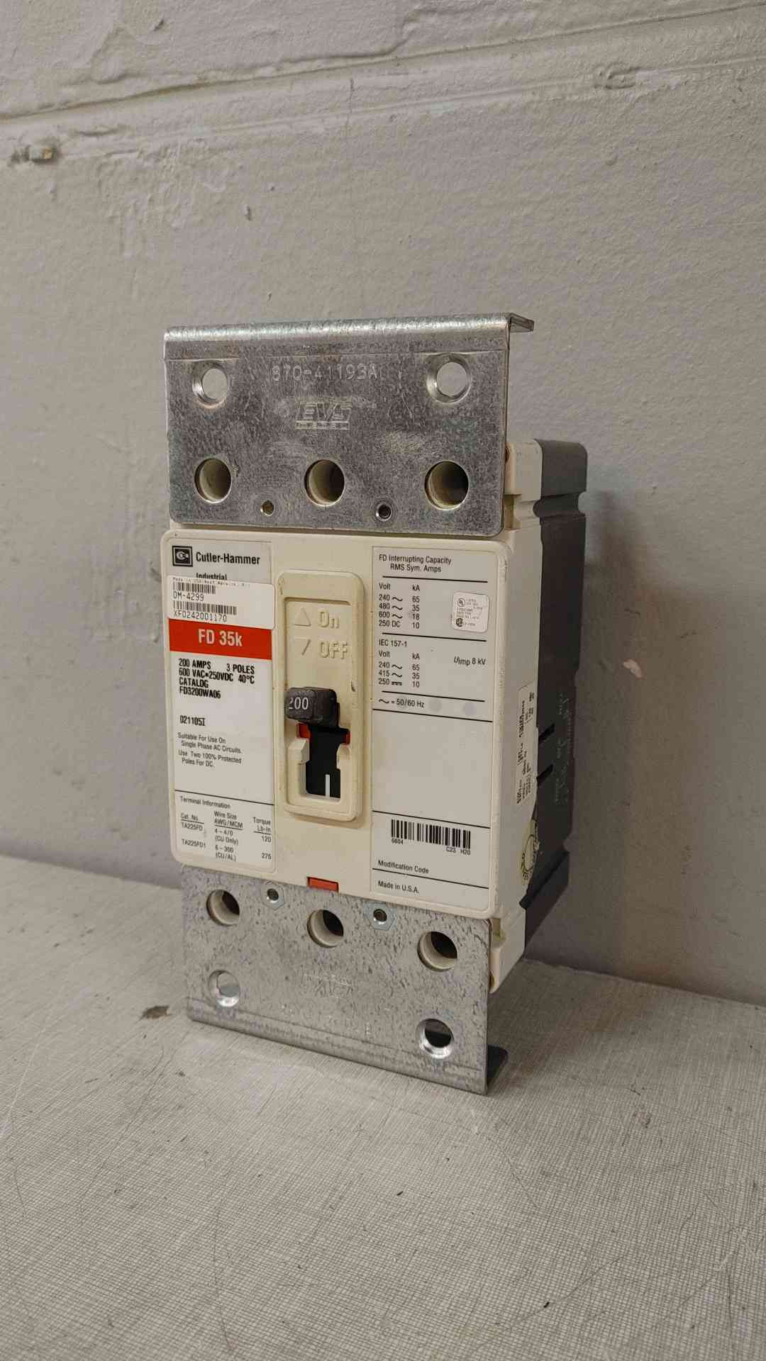Cutle-Hammer 200A 3 Pole Circuit Breaker 600VAC 250VDC FD3200WA06(104740)