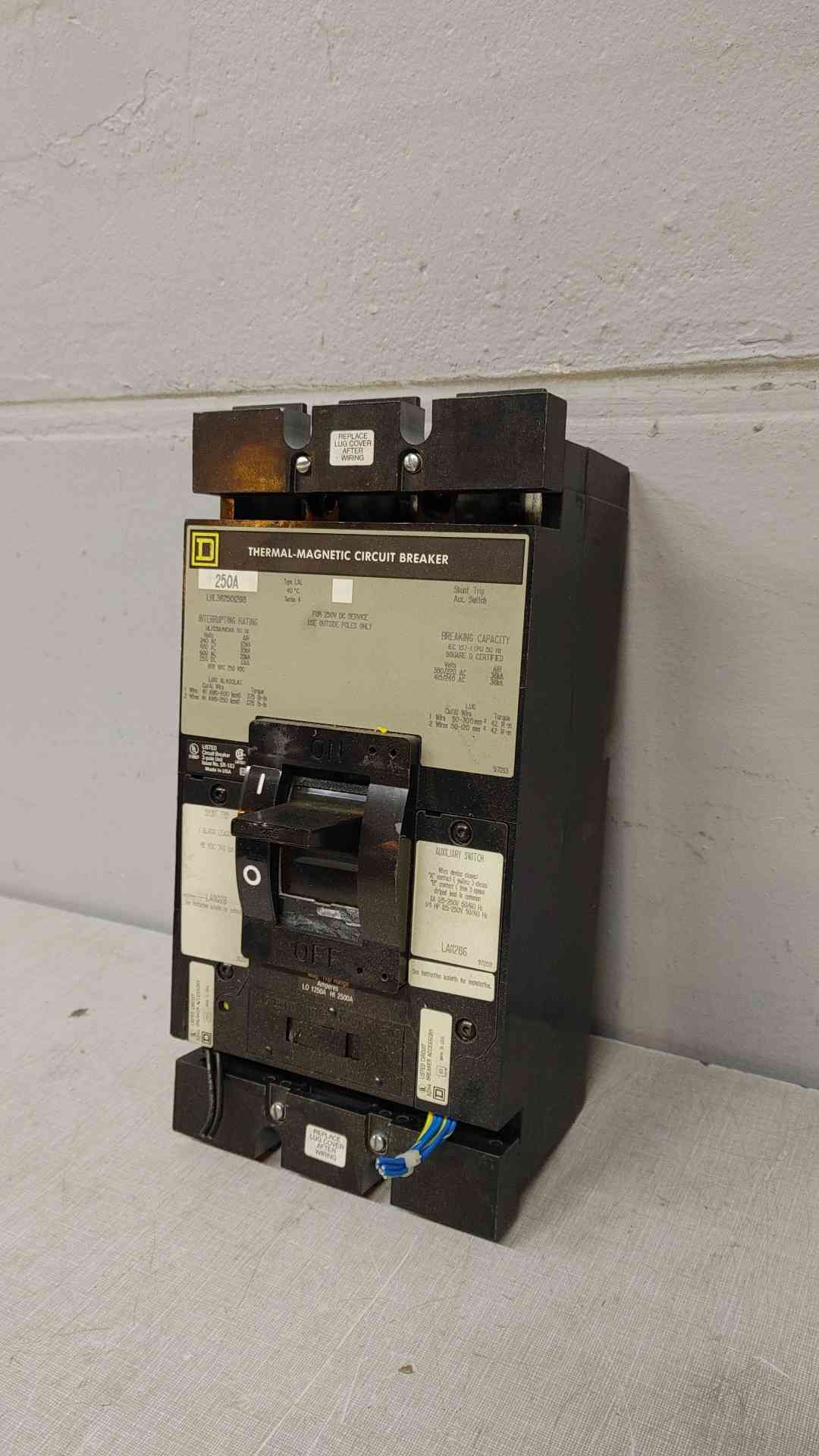 Square D 250A Thermal-Magnetic 3 Pole Circuit Breaker 600VAC 250VDC 10KA LHL36250I288(104789)