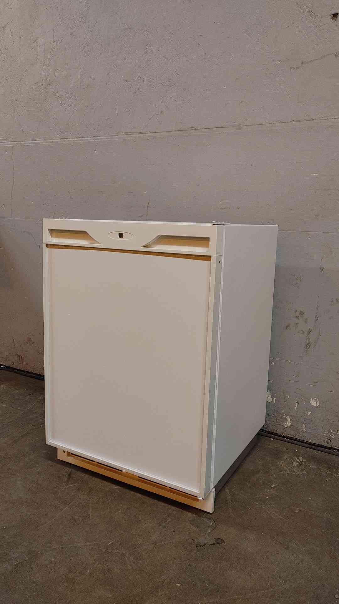 U-Line Compact Reach In Undercount Refrigerator 115VAC 2.4A 1PH U-1175RW-00