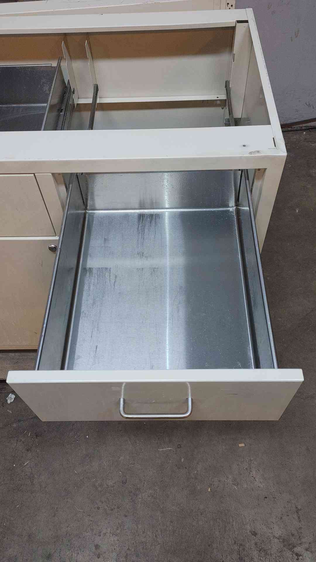 Jamestown 3' Mixed Casework W/ Lock (SKU : 106814)
