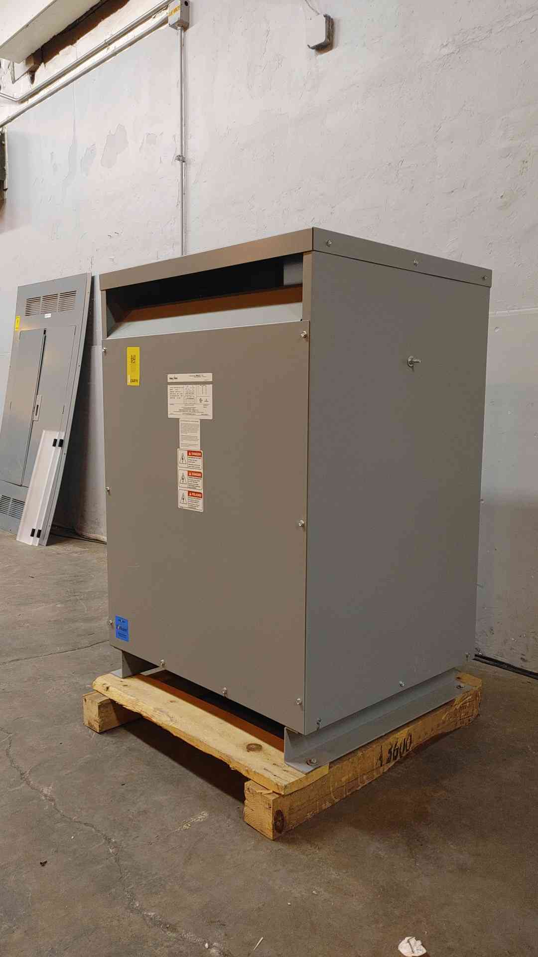 Federal Pacific Dry Type Class AA Transformer 112.5KVA 480V x 208Y/120V 3PH T48LH2Y-112