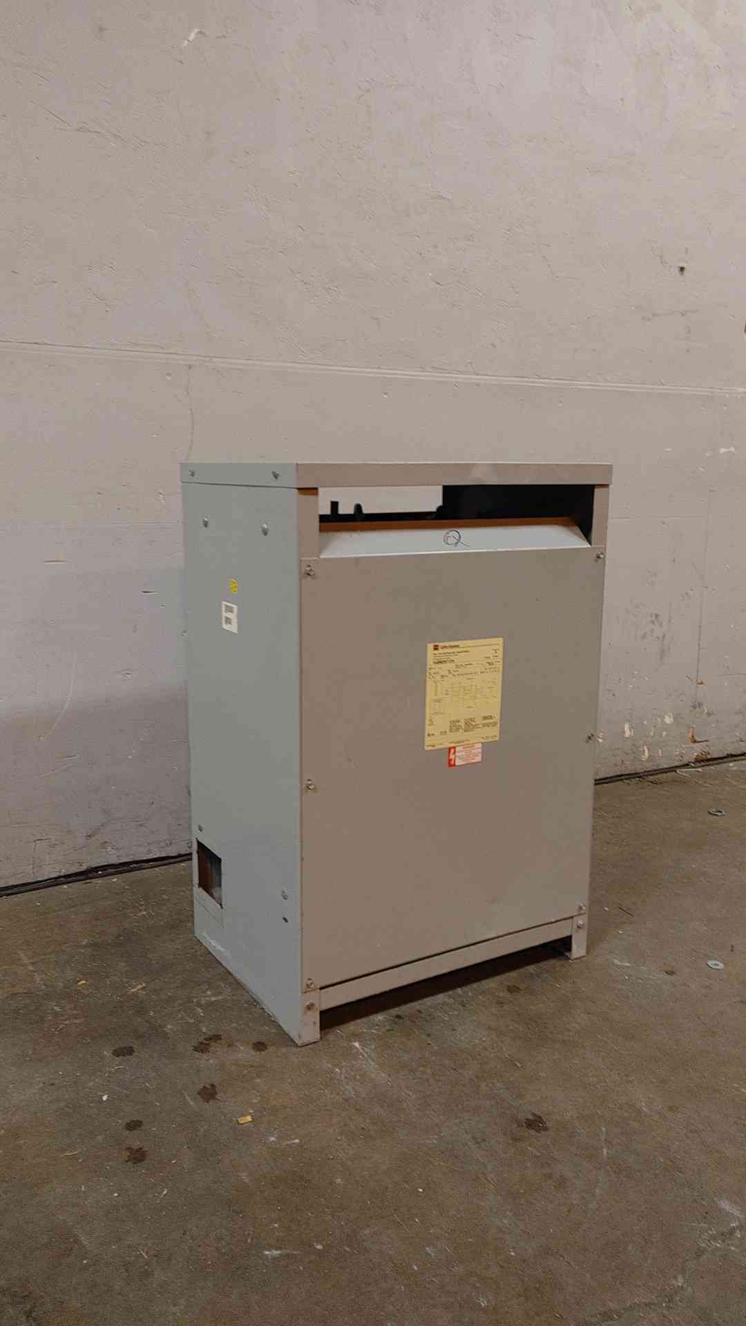 Cutler-Hammer Dry Type Transformer 112.5KVA 480VDC x 208Y/120VAC 3PH V48M28T12H